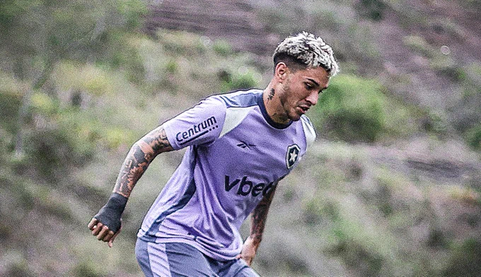 Mateo Ponte pode substituir Vitinho contra o Vasco se lateral atuar pela Seleção 