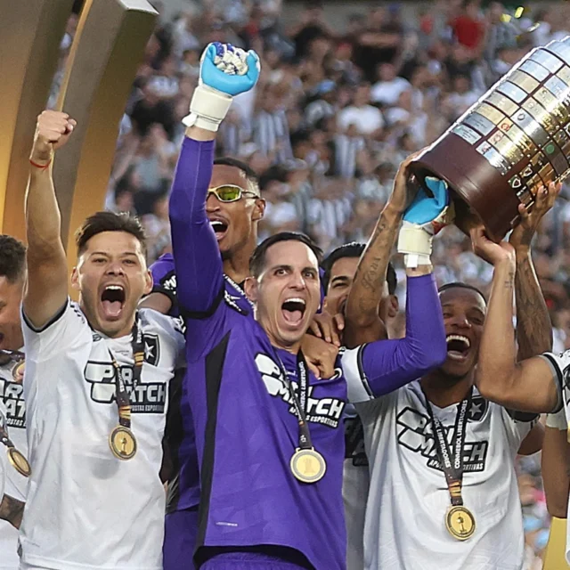 Hoje teremos o campeão da América como titular para ir em busca do título Brasileiro. Vamos, Gatito! 😼🧤🔥

👤 Adm: @pedrobfr19
📸 Vitor Silva / BFR

#Botafogo